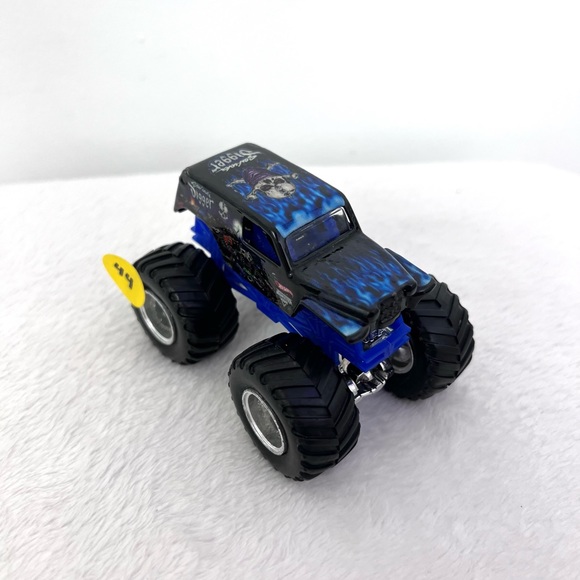 Royal Blue “Grave Digger” Hot Wheels Monster Jam Truck - Picture 2 of 3